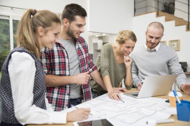 iş toplantısı gençlerin grup