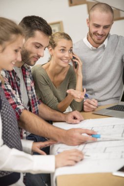 iş toplantısı gençlerin grup