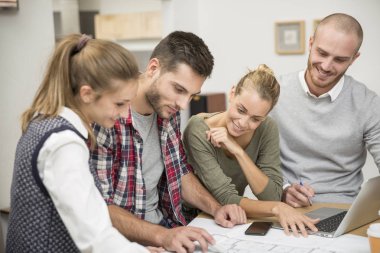 iş toplantısı gençlerin grup