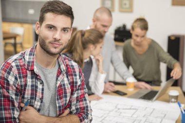 Toplantı salonunun içinde esnaf portresi