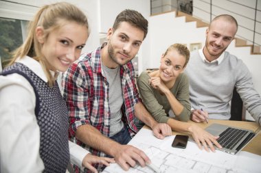 iş toplantısı gençlerin grup