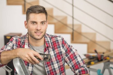 Ev Tadilatı adam portresi