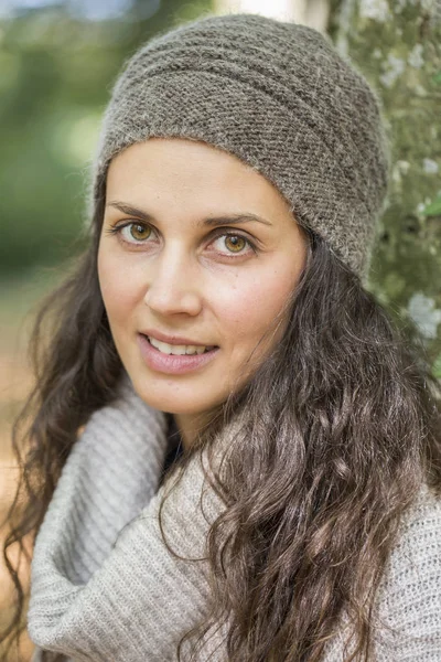 Retrato de mujer hermosa en temporada de otoño Imagen de archivo