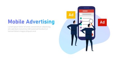 Mobil reklam işadamı akıllı telefonlara bakıyor.