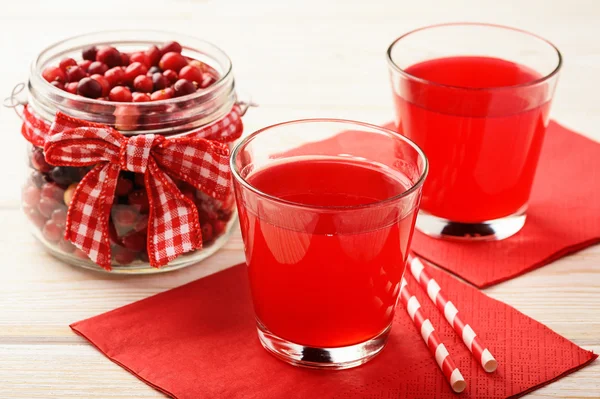 Cranberry kissel σε ποτήρια λευκό τραπέζι. — Φωτογραφία Αρχείου