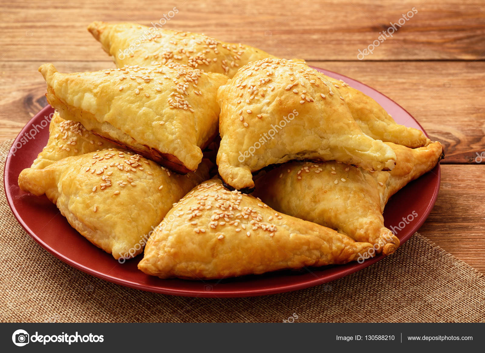 Etli (samosa) geleneksel Özbek ve Hint pasrty puf hamur işleri