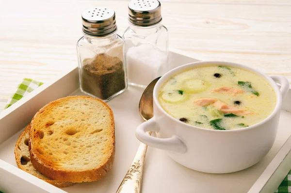 Chowder (sopa de peixe) com truta arco-íris . — Fotografia de Stock