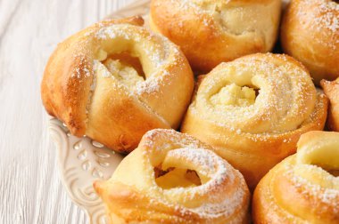 Dolum peynir ile ev yapımı tatlı Maya buns.