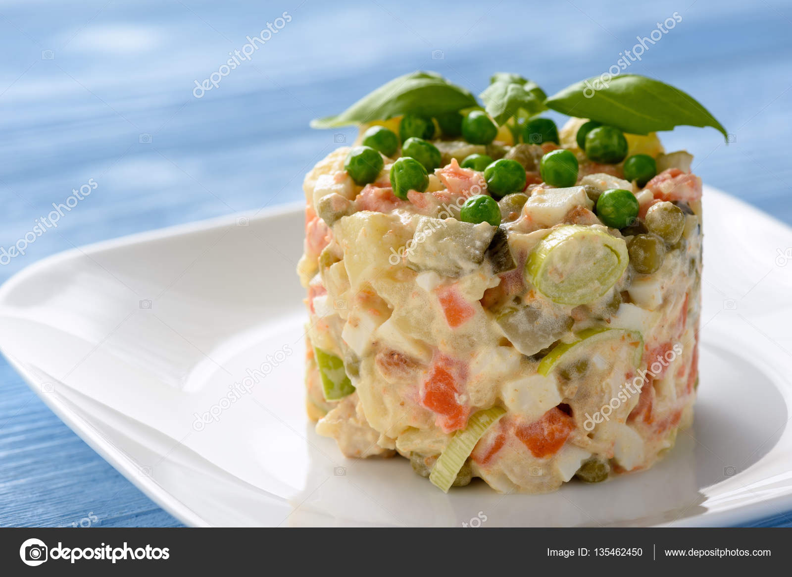 Салат овощной русский