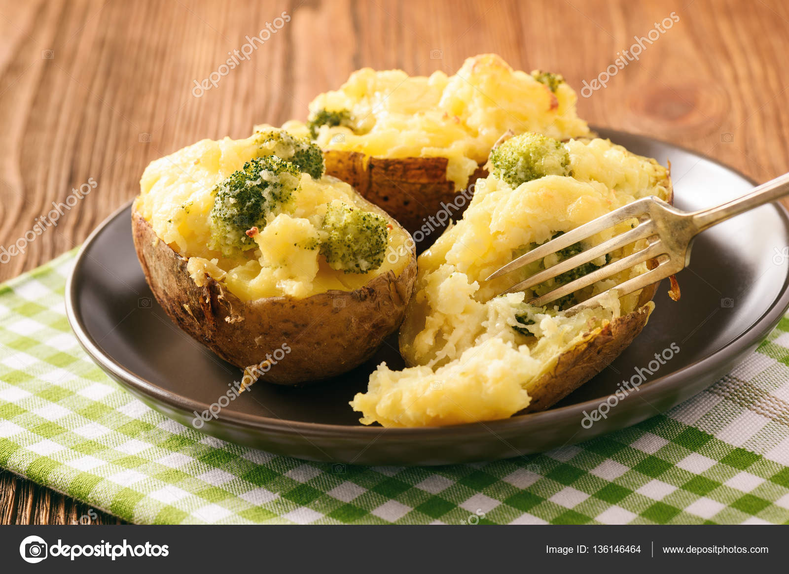 запечь вкусно картошку с сыром. картошка-гармошка в духовке с беконом. картофель фаршированный беконом. запечь вкусно картошку с сыром. картофель с сыром.