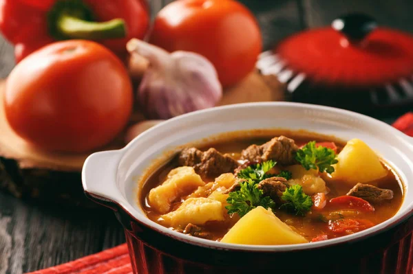 Hungarian soup goulash (bograch) with dumplings. — Stock Photo, Image