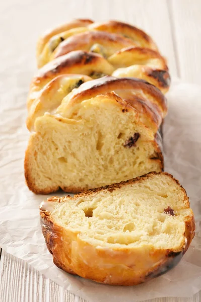 Braided sweet brioche with cheese and dried cranberries. — Stock Photo, Image