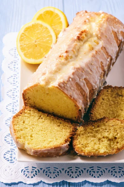 Homemade lemon bread on wooden background. — Stock Photo, Image