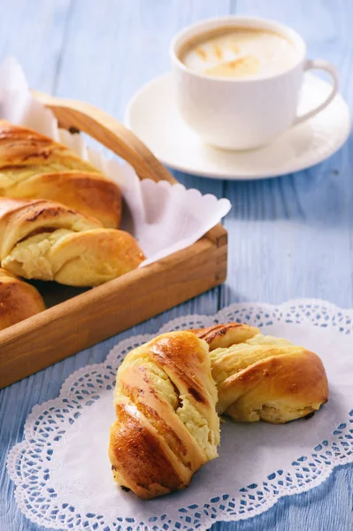 Homemade sweet bread rolls stuffed with cheese. — Stock Photo, Image