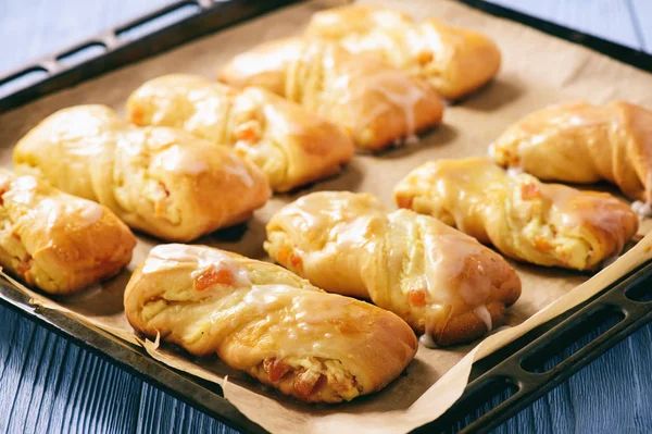 Homemade sweet bread rolls stuffed with cheese. — Stock Photo, Image