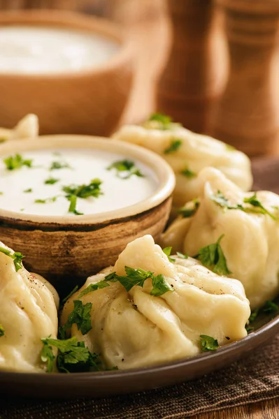 Hıngel - geleneksel Gürcü köfte etli dolma.