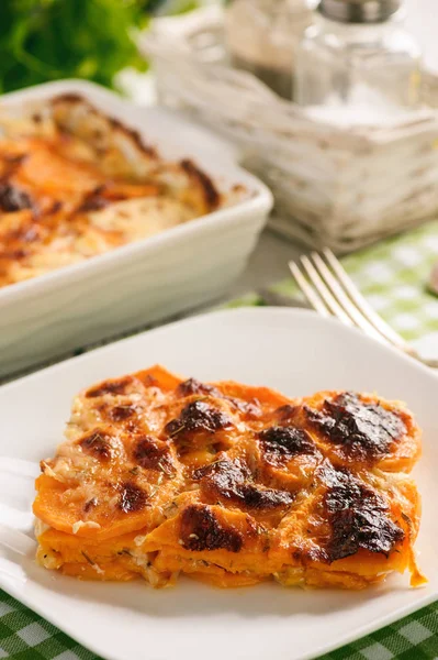 Comida vegetariana - cazuela de batata . — Foto de Stock