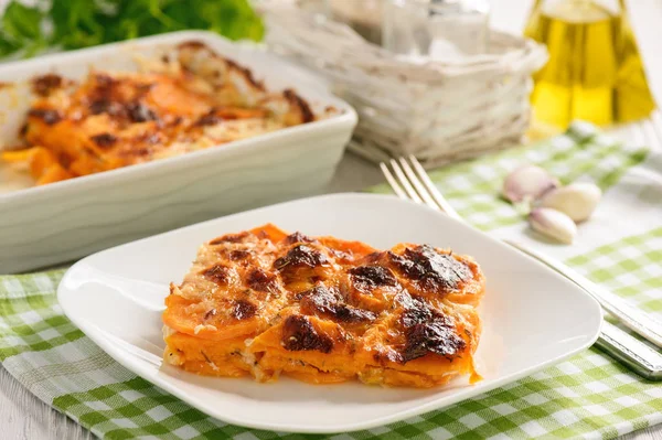 Comida vegetariana - cazuela de batata . — Foto de Stock