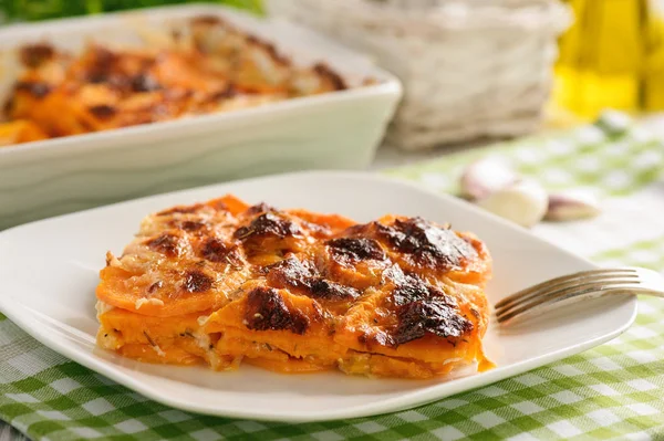 Comida vegetariana - cazuela de batata . — Foto de Stock