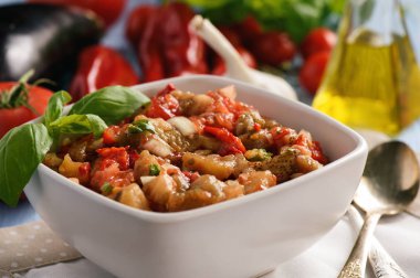 Geleneksel beyaz salata ızgara sebzeli - khorovats.