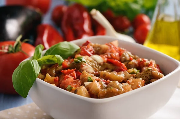 Traditional caucasian salad with grilled vegetables - khorovats. — Stock Photo, Image