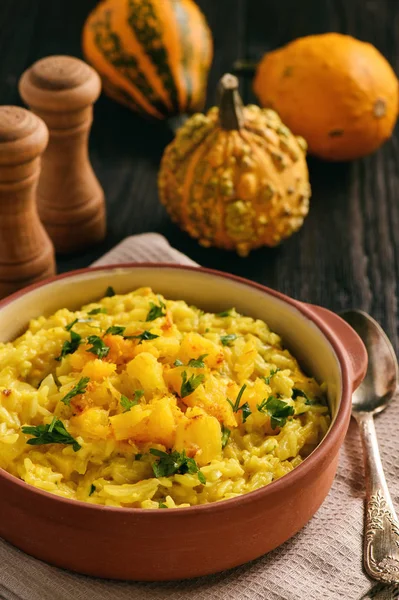 Risotto kabak, peynir ve maydanoz ile.