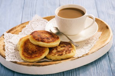 Süzme peynirli gözleme, Rus tarzı mutfağı.