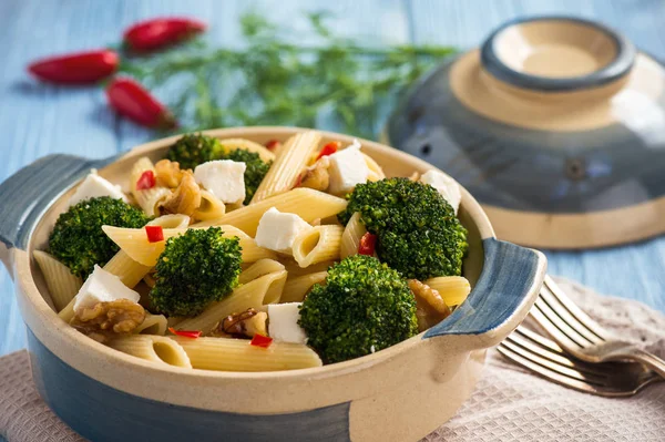 Pasta penne with broccoli, feta cheese and pepper. — Stock Photo, Image