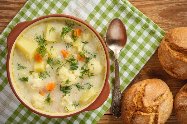Egészséges leves, karfiol, sárgarépa, burgonya. — Stock Fotó