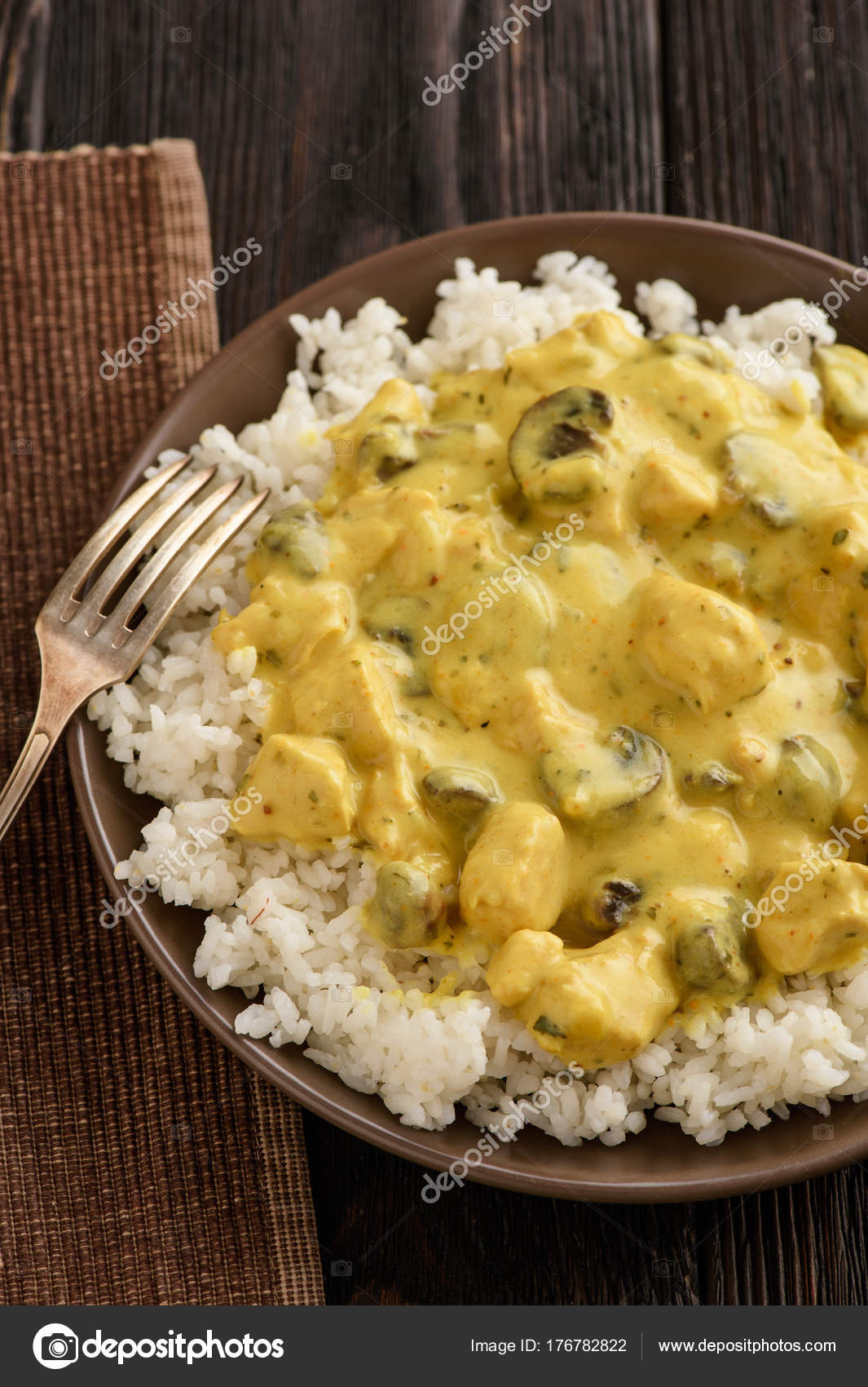 Köri Soslu Mantarlı Tavuk Köri Soslu Mantarlı Tavuk