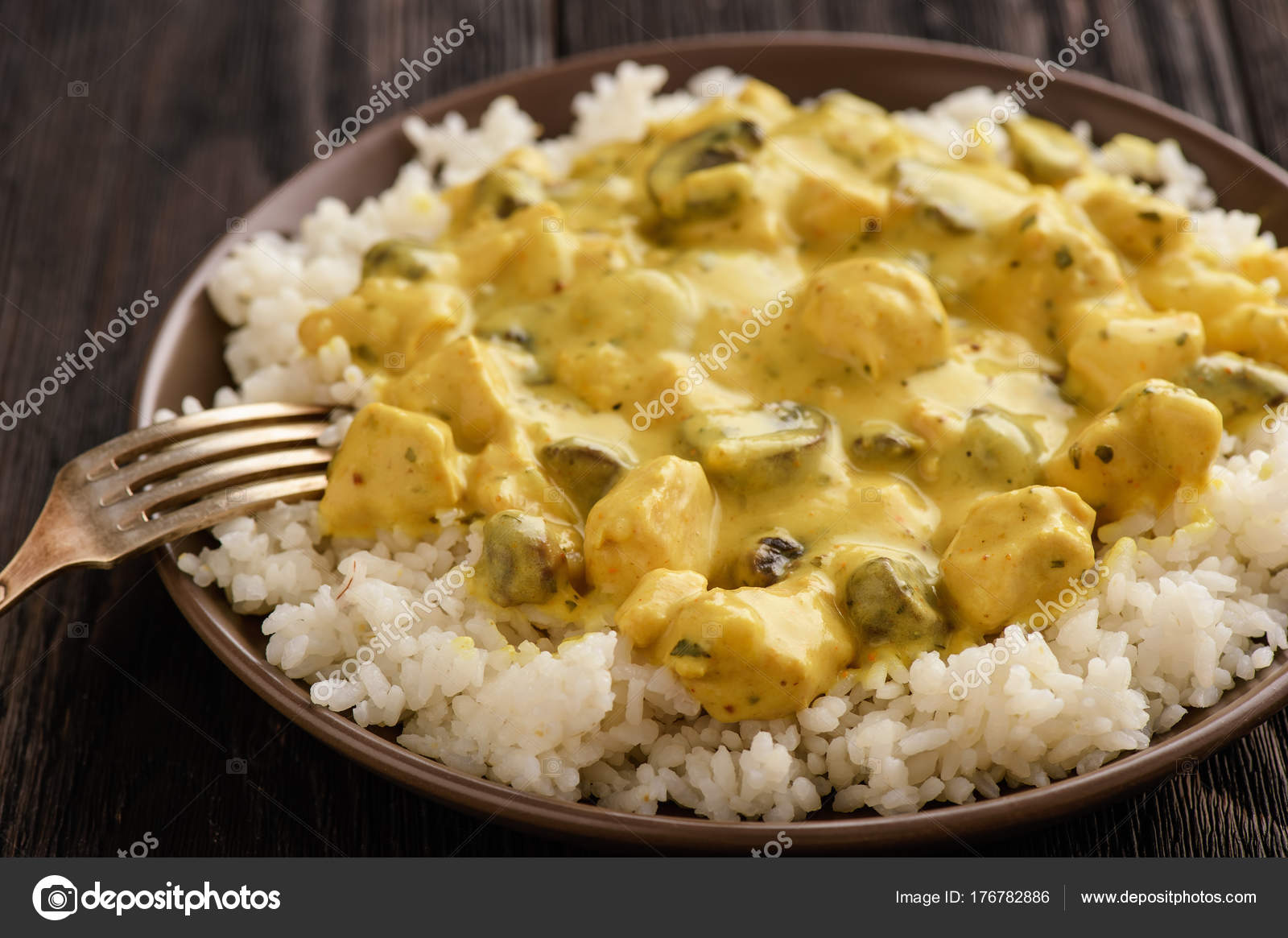 Köri Soslu Mantarlı Tavuk Köri Soslu Mantarlı Tavuk