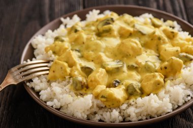 Köri Krema soslu mantarlı tavuk.