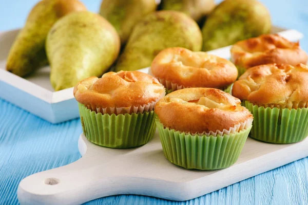 Hausgemachte Süße Muffins Mit Birnenfüllung — Stockfoto