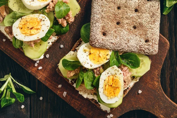 Tuna salad sandwiches with eggs and cucumbers.