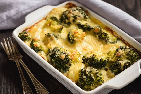 Casseruola Con Broccoli Patate Uova Formaggio — Foto Stock