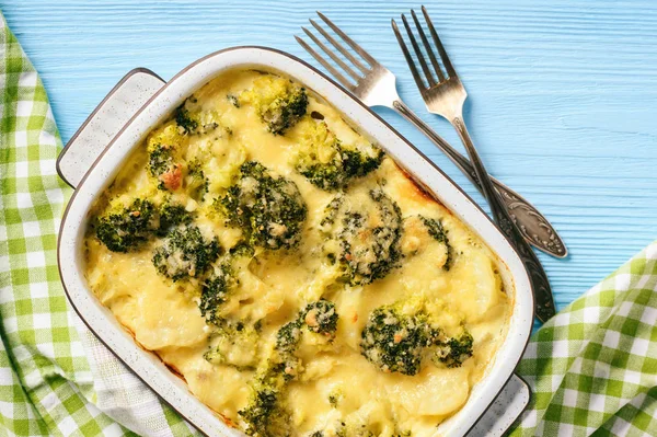 Casseruola Con Broccoli Patate Uova Formaggio — Foto Stock