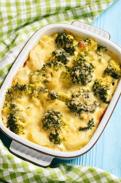 Casseruola Con Broccoli Patate Uova Formaggio — Foto Stock