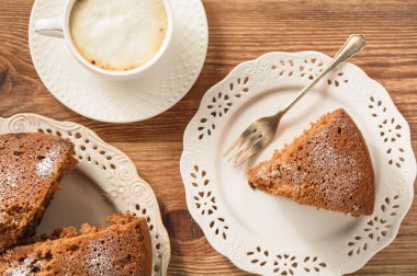 Ev yapımı kahve kek ve kahve.