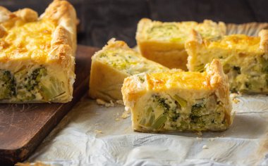 Brokoli, peynir ve pırasa turtası, vejetaryen mutfağı..