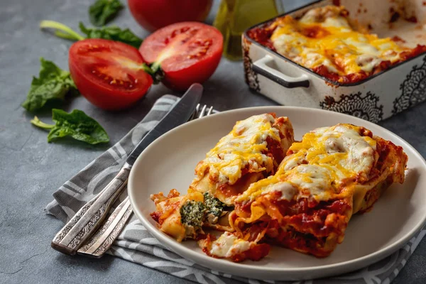 Spinach Ricotta Stuffed Cannelloni Baked Tomato Sauce — Stock Photo, Image