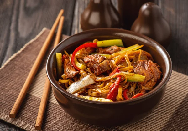 Rice Noodles Chicken Soy Vegetables Asian Cuisine — Stock Photo, Image