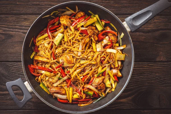 Rice Noodles Chicken Soy Vegetables Asian Cuisine — Stock Photo, Image