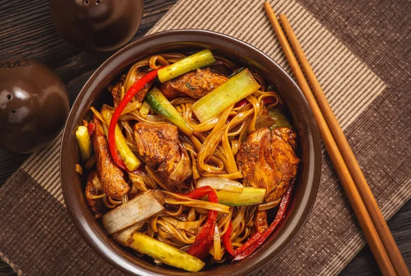 Рисовая Лапша Курицей Соей Овощами Азиатская Кухня — стоковое фото