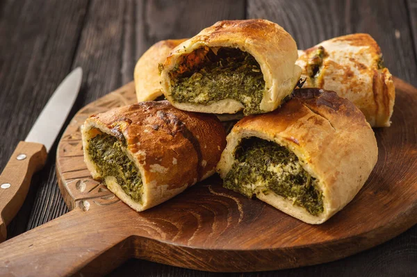 Stromboli Con Ripieno Spinaci Mozzarella — Foto Stock