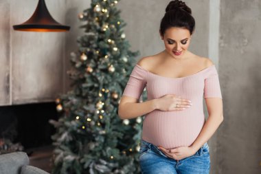 hamile kadın kılığında