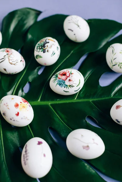 Easter Eggs Floral Ornament Blue Table — Stock Photo, Image