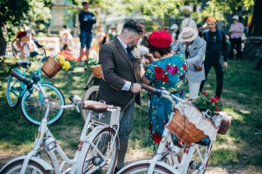 Retro cruise 2018, Ukrayna Kiev, Ukrayna - Mayıs 13: Bisiklet Retro vintage giyim katılan kişi cruise 13 Mayıs 2018 üzerinde Kiev, Ukrayna