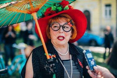 Retro cruise 2018, Ukrayna Kiev, Ukrayna - Mayıs 13: Bisiklet Retro vintage giyim katılan kişi cruise 13 Mayıs 2018 üzerinde Kiev, Ukrayna