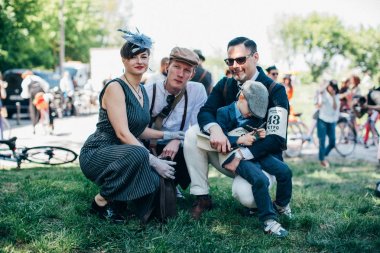 Retro cruise 2018, Ukrayna Kiev, Ukrayna - Mayıs 13: Bisiklet Retro vintage giyim katılan kişi cruise 13 Mayıs 2018 üzerinde Kiev, Ukrayna