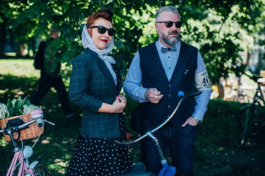 Retro cruise 2018, Ukrayna Kiev, Ukrayna - Mayıs 13: Bisiklet Retro vintage giyim katılan kişi cruise 13 Mayıs 2018 üzerinde Kiev, Ukrayna